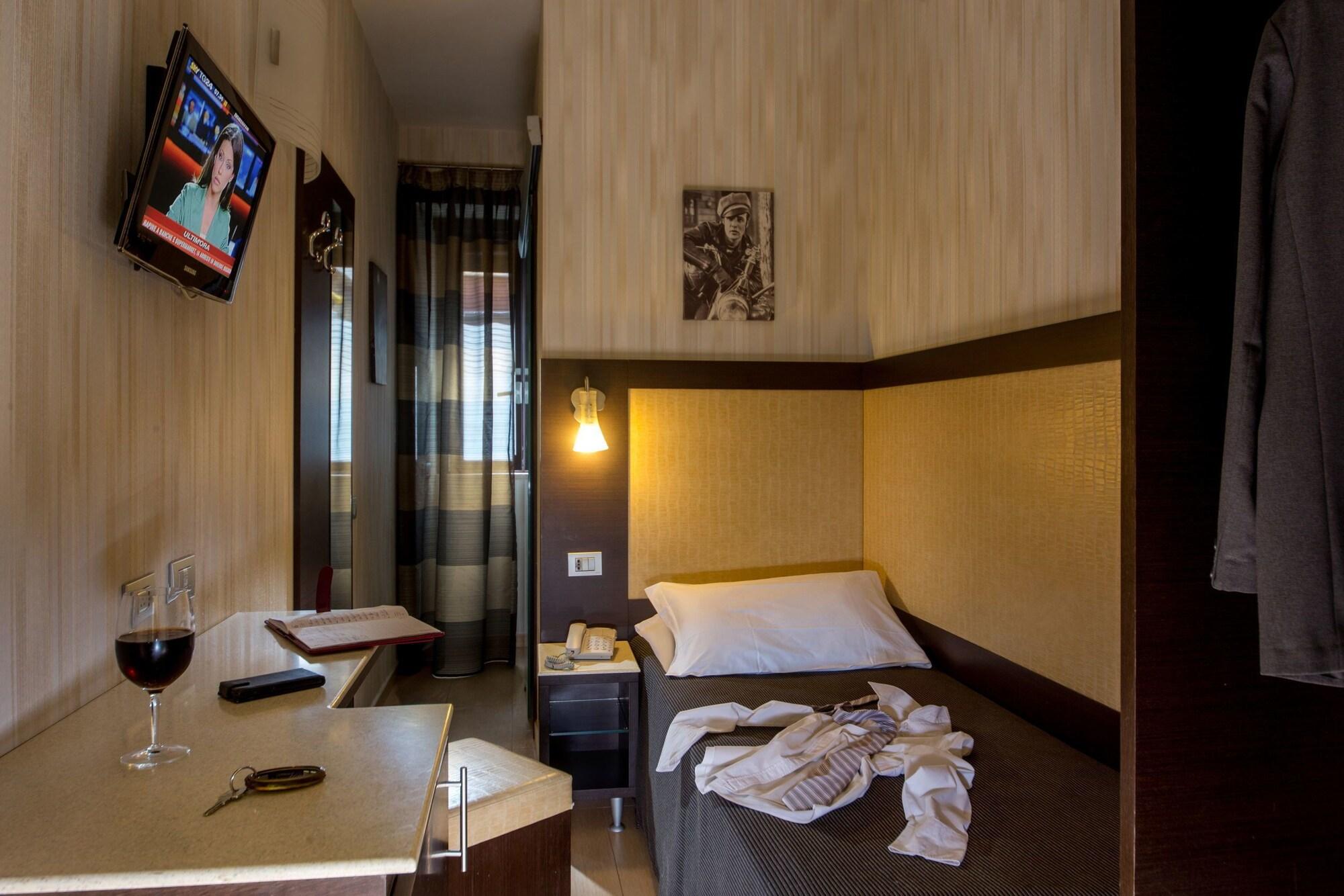 Hotel Dei Mille Рим Екстериор снимка