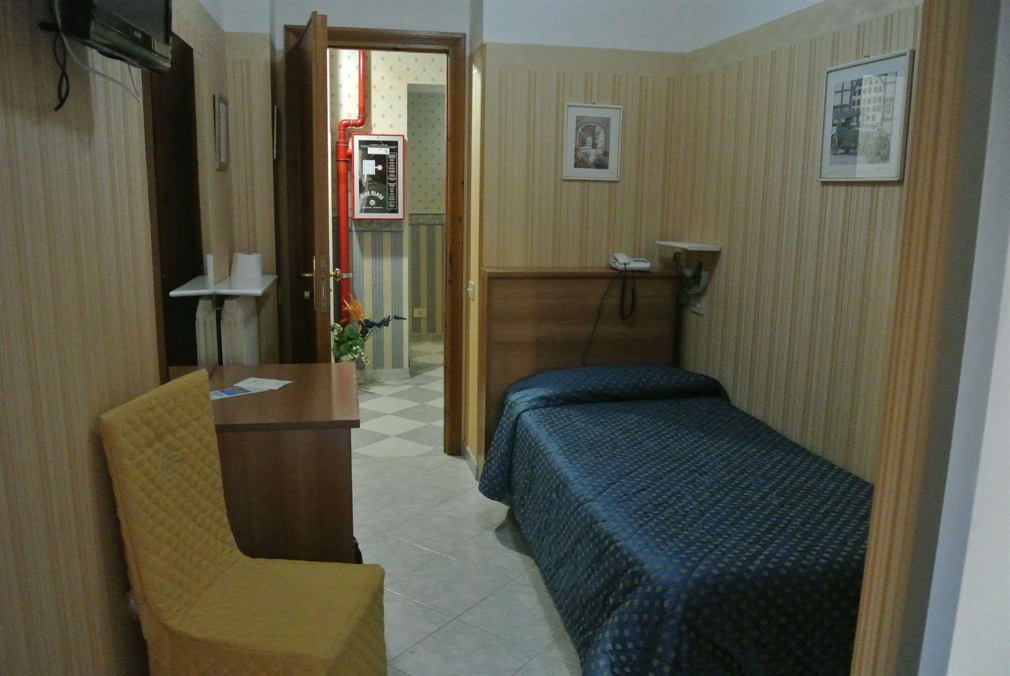 Hotel Dei Mille Рим Екстериор снимка
